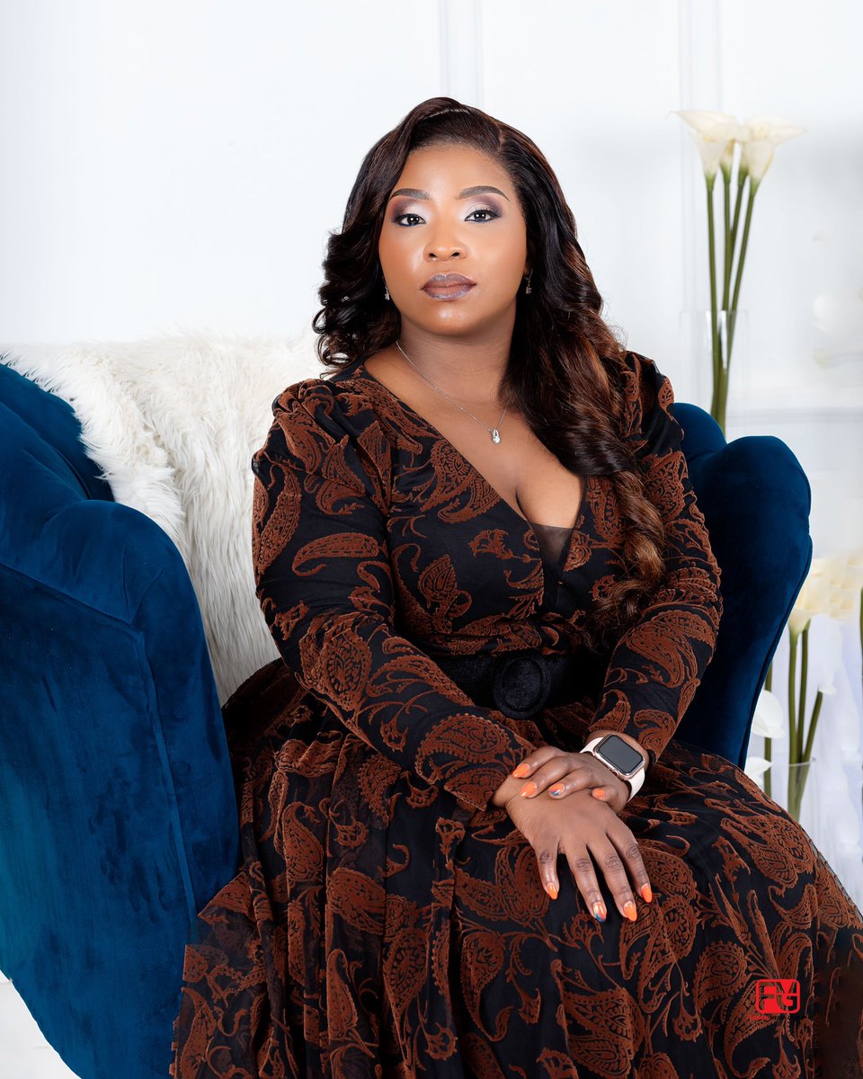 fmg263's tweet photo. Portrait session with Kathy @cakefairyzim https://t.co/dZuKKslNIY