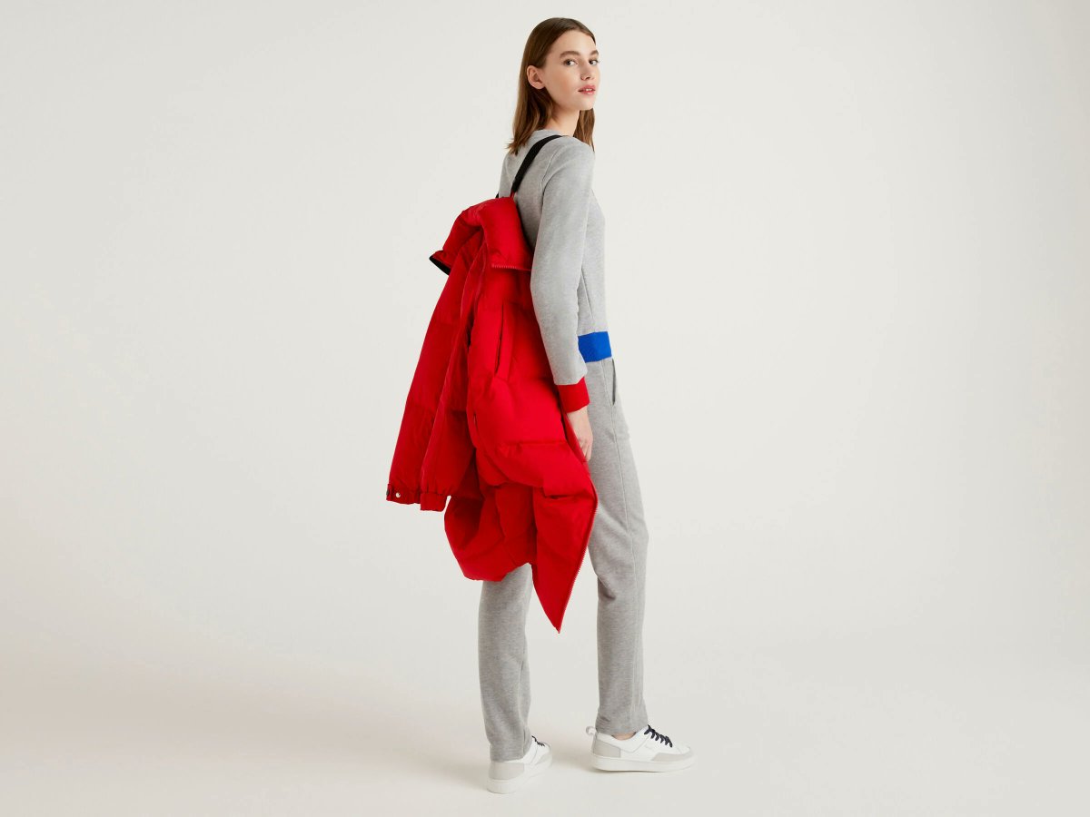 RacingFashion's tweet photo. Have a Real #DuvetDay in @benetton bright red #puffercoat - has removable sleeves to become a #gilet
The #Puffacoat is high on the #fashion stakes & will keep you toasty at those wintry days #attheraces
#RockItForRacing #RacingFashion #LookCool #StayCosy
https://t.co/SiEg5tBFjz https://t.co/ovNHjJCOxO