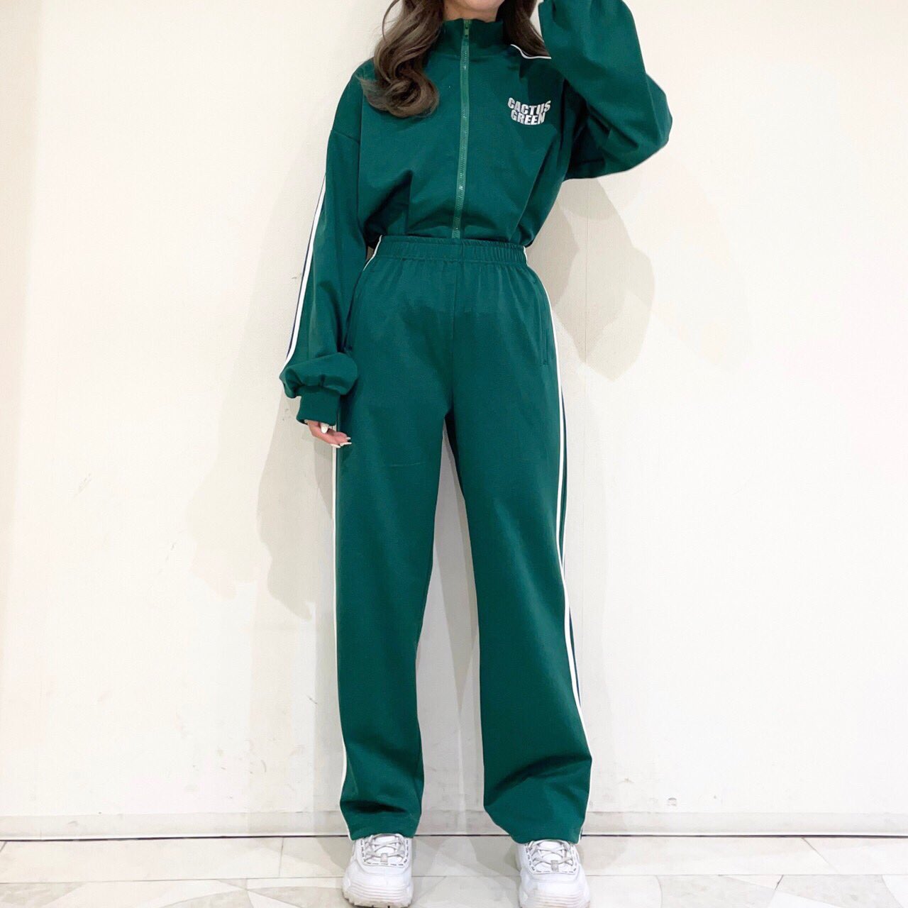 W C 竹下通り店 Staff Code カラーが可愛いジャージセットアップ オソロコーデにもオススメ 2ラインロゴジャージ 4 999 税込 T Co Cirbvinoor 2ライン ジャージパンツ 2 999 税込 T Co Ys85hbwiwl