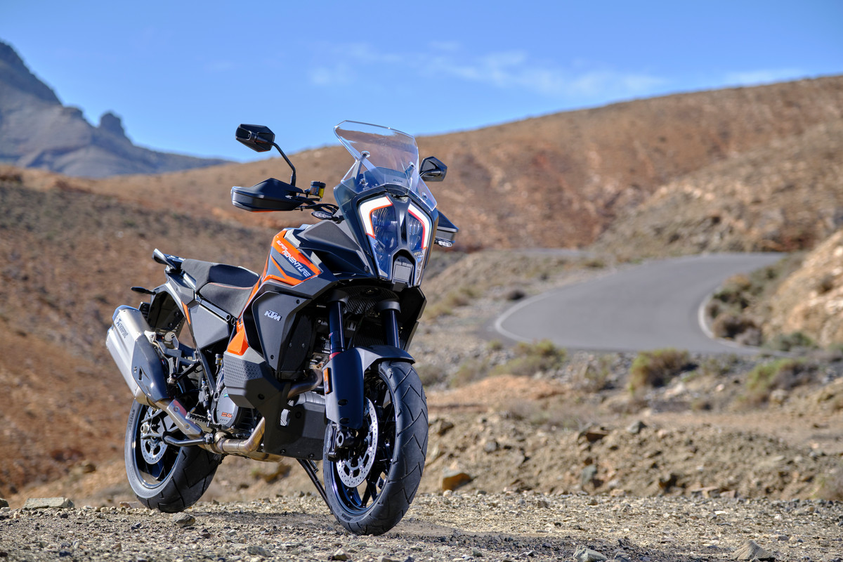 KTM_UK's tweet photo. 160hp, adaptive cruise control, semi-active WP Suspension, 23-litre fuel tank and a host of rider aids make the KTM 1290 SUPER ADVENTURE S the most exciting, involving and inspiring machine in the market. See https://t.co/hRqGxPVsVC to learn more.

#KTM #ReadyToRace https://t.co/awboCC6gyy