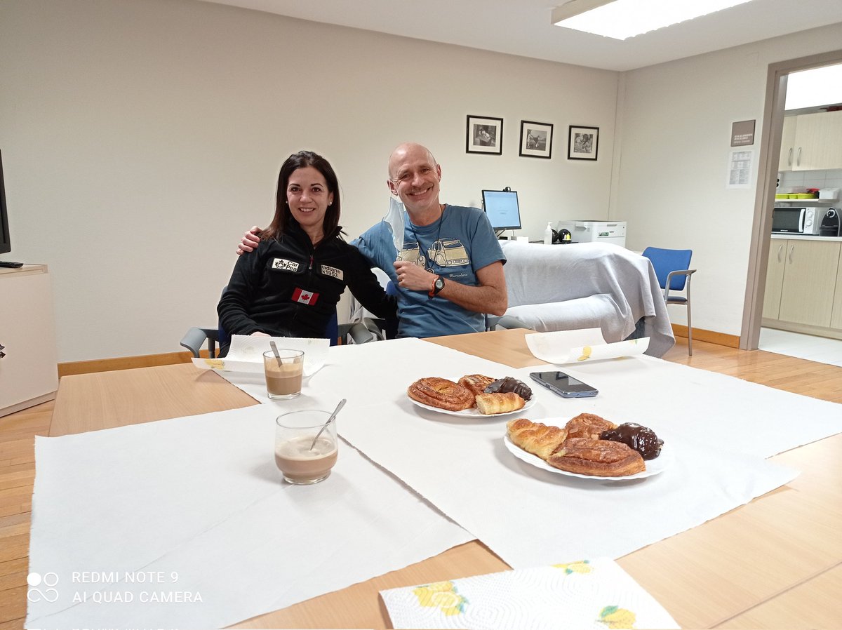 AMunarrizE's tweet photo. Recuperando buenas costumbres, desayuno los salientes de guardia con los entrantes. Haciendo #equipo. Quién no lo entienda no sabe lo que se pierde https://t.co/JfubbCj27U