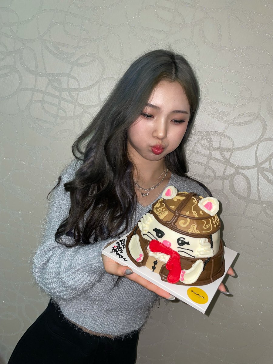 sharon_cat__'s tweet photo. 샤론케이크 🥺💙 https://t.co/dOCvQRtZq5