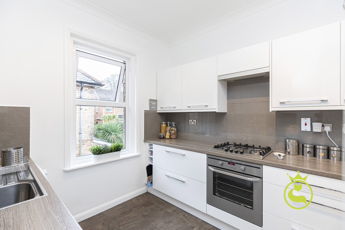 FoxyProperty's tweet photo. Great flat launching next week! 2 beds, shared freehold, garden, parking plus much more Offers Over £250,000 Mansfield Road, BH14 @LeaderFoxEA  https://t.co/lTz540WqrM https://t.co/BJqThfAWOV