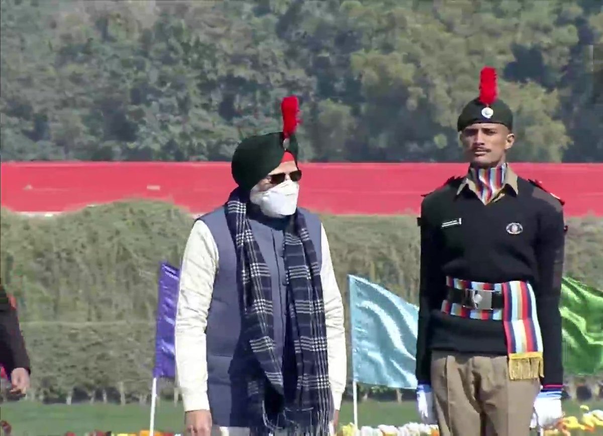 प्रधानमंत्री श्री <a href="/narendramodi/">Narendra Modi</a> ने करियप्पा ग्राउंड में #एनसीसी रैली को संबोधित किया।

प्रधानमंत्री ने गार्ड ऑफ ऑनर का निरीक्षण किया, एनसीसी टुकड़ियों द्वारा मार्च पास्ट की सलामी ली और सर्वश्रेष्ठ कैडेटों को मेडल और बैटन भी प्रदान किए।

👇
pib.gov.in/PressReleasePa…

#NCCRally #NCC