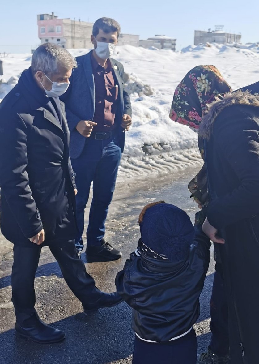 mtahmazoglu's tweet photo. 📌Caddelerde
📌Sokaklarda 
📌Mahallelerde 

Devam eden kar küreme çalışmalarını yerinde inceledik❄️🚜

📍Malazgirt Mahallesi https://t.co/m6J8vvpspH