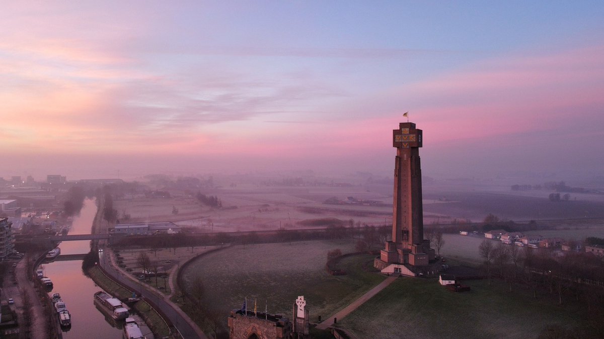 BoudewijnDeBus1's tweet photo. #diksmuide in de ochtend #vrtweer #weerfoto https://t.co/CbsbANfxzc