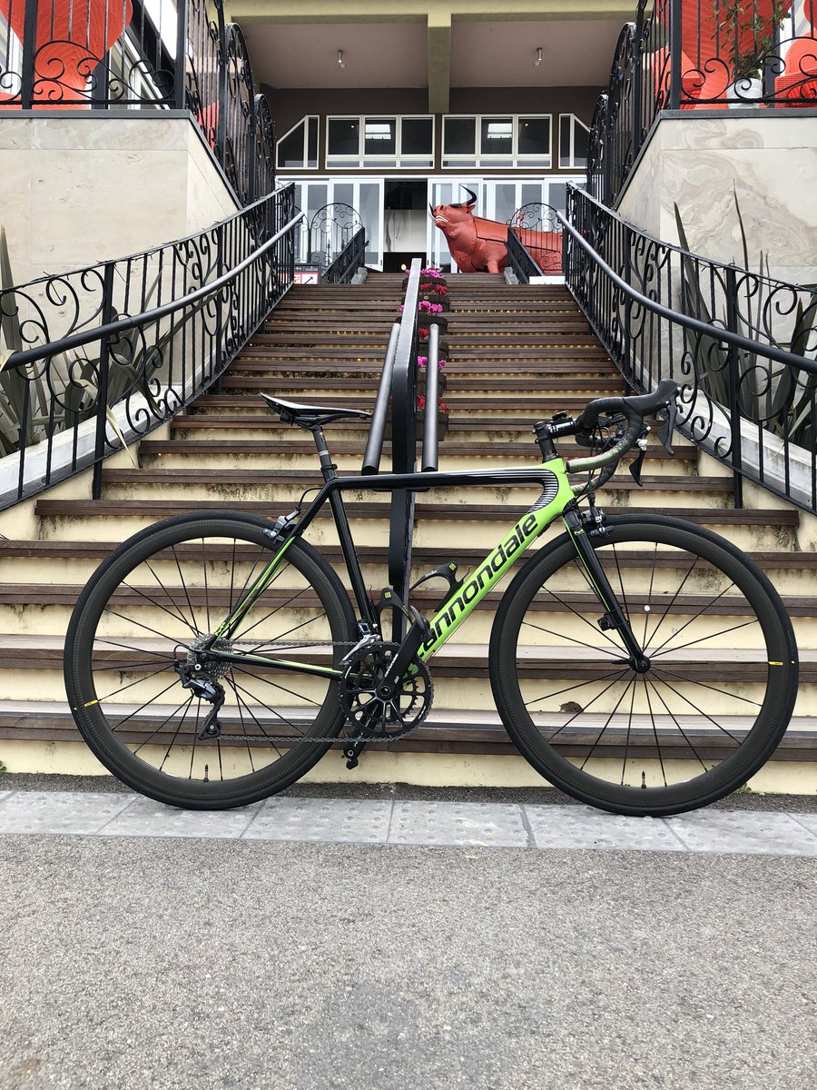 udooonn's tweet photo. @ChannelKatuo ①7.0kg ペダルあり
②cannondale supersix evo hi-mod
サイズ 52 https://t.co/dyuOJvaarl