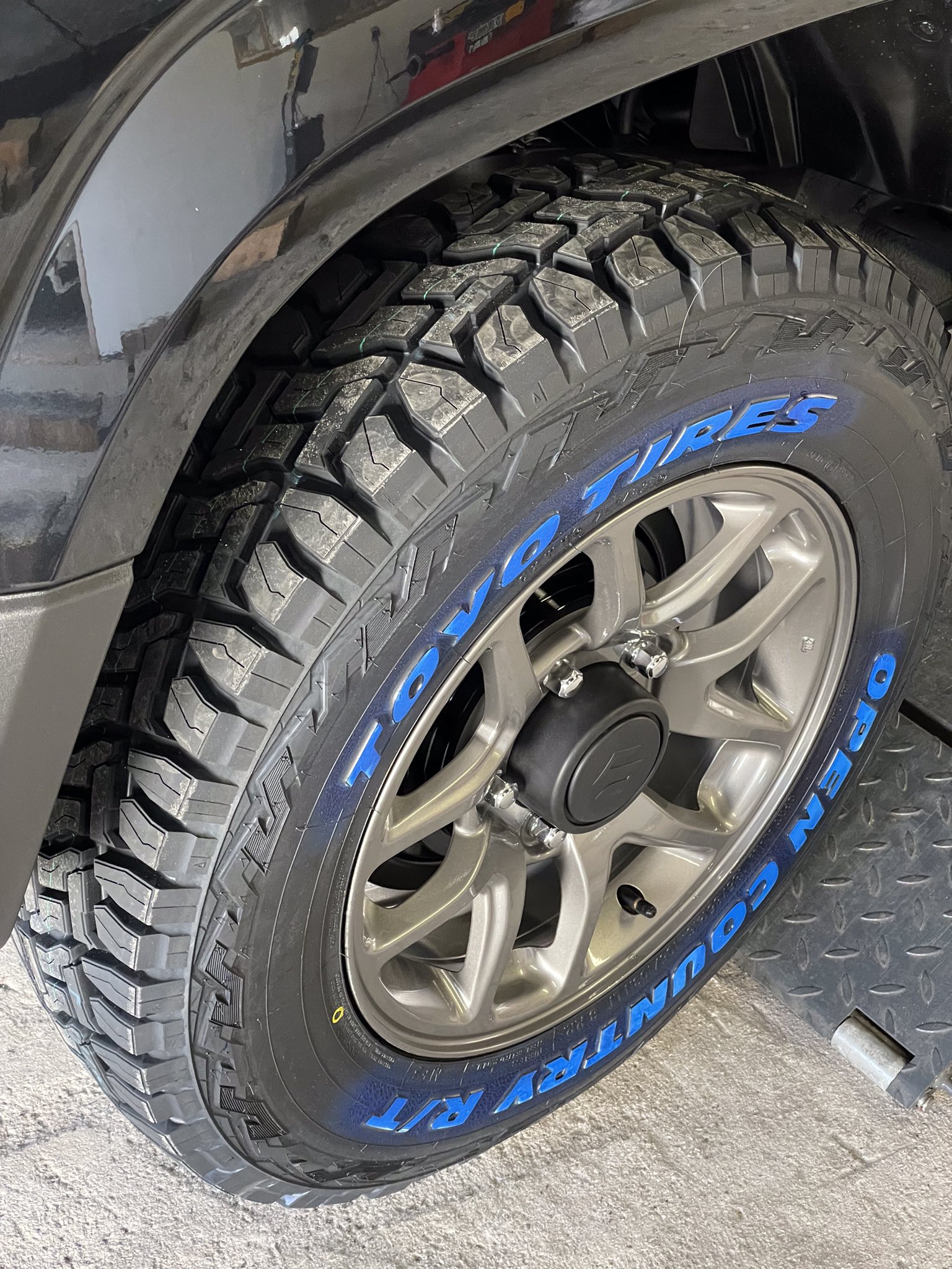 タイヤチェンジャー こんにちはタイヤチェンジャーです ジムニーのタイヤ交換です カッコいい タイヤ交換 福岡県 福津市 宗像市 宮若市 中古車販売 板金塗装 カスタム タイヤチェンジャー 激安タイヤ交換 T Co Gzcgezptoc Twitter