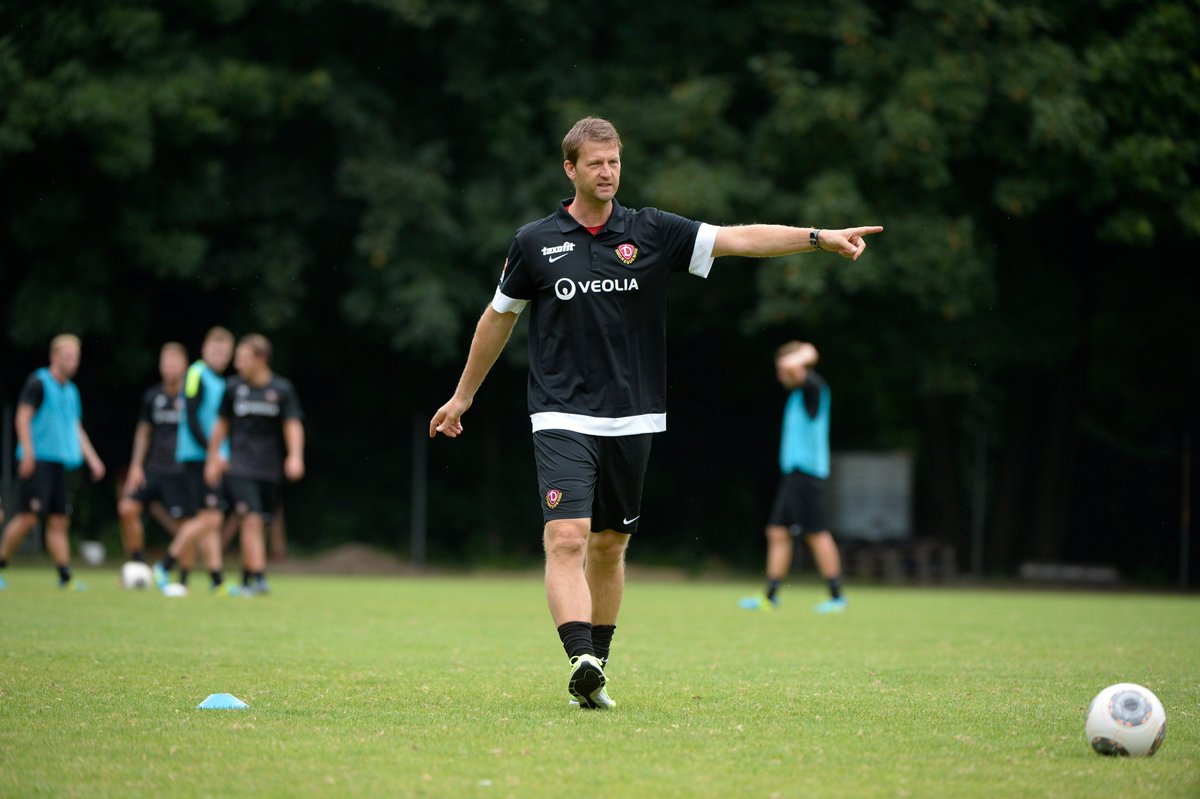 DynamoDresden's tweet photo. Herzlichen Glückwunsch, Steffen #Menze! 🎊
Dynamos ehemaliger Sportdirektor und Interimstrainer wird heute 53 Jahre jung! Wir wünschen alles Gute zum Geburtstag sowie viel Gesundheit und Glück im neuen Lebensjahr. 🎁 #sgd1953 https://t.co/NrDZRcpUrp