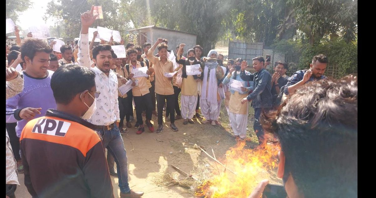 HannanAhmed_'s tweet photo. Today @nsui Goalpara unit Demonstrated on the following student issues -

• Blended mode/postpone Gauhati Univ &amp; other exams
• NTPC Revised Result
• No CBT 2 in Group D exam
• Postpone NEET PG Exam
• Extra Attempt for all UPSC,SSC etc.

#JusticeForStudents https://t.co/GzJRZ6KCNr