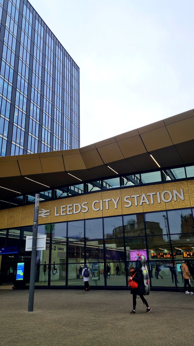 YoubeeBecky's tweet photo. Arrived in #Leeds for @TNorthAffinity partner meeting! Feels pretty exciting to be commuting and networking again! (Apart from a weirdo on the train... why do they always talk to me?! ๐ณ)
#MonthlyMeeting #TheNorthernAffinity https://t.co/HHrDv634qz