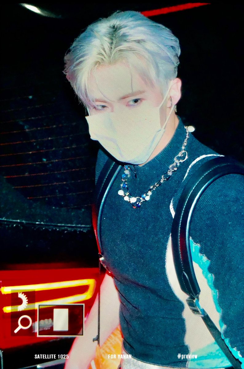 19961025net's tweet photo. 220128 뮤뱅 퇴근

#옌안 #펜타곤       @CUBE_PTG 
#INVITE_U       #Feelin_Like https://t.co/ZFmxFBIlwH