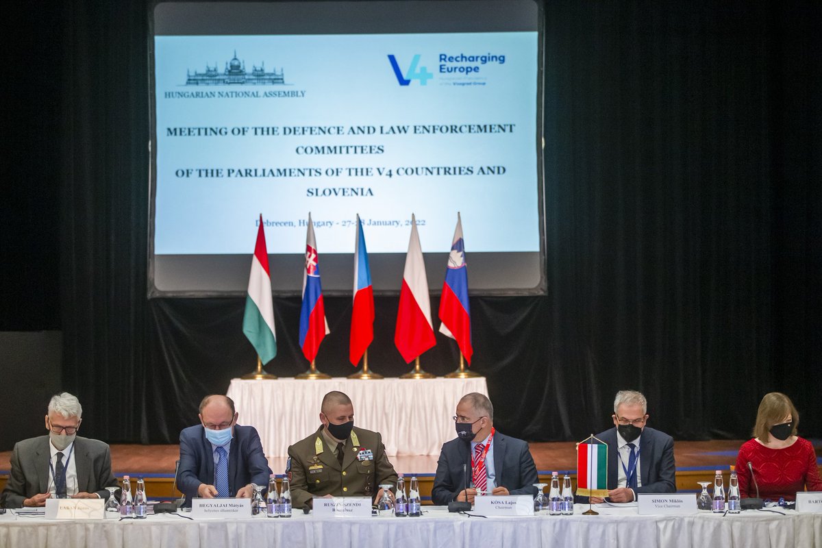HungaryintheEU's tweet photo. Chairs of the #Defence and Law Enforcement Committees of the Parliaments of #V4 🇵🇱🇨🇿🇸🇰🇭🇺 countries and 🇸🇮 held a meeting on the current status of the 🇪🇺’s draft #PactonMigration &amp; #Asylum and the V4 defence cooperation https://t.co/hY7bBXnrwa