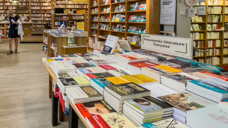 franceinfo's tweet photo. Edition : croissance inédite des ventes de livres en France en 2021

https://t.co/nqAMcjPo1R https://t.co/BKwpjKEXBg