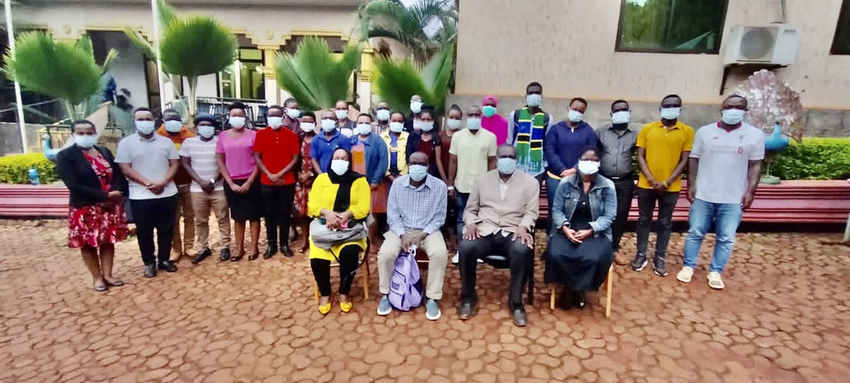 UNICEFTanzania's tweet photo. #ForEveryChild, #Changemakers4Children💙
This week we were in Kibondo with a group of our  volunteers for a 4-day training w/ Govt partners. 
The volunteers aim to work with the regional community development officers to end violence against women &amp; children👧🏾👦🏾
@_GenUnlimited https://t.co/SNKdAVYHip