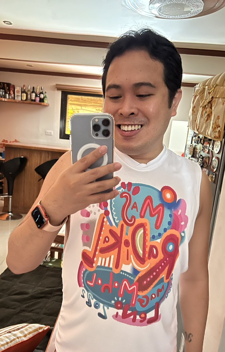 jamesabelc's tweet photo. Onting oras na lang weekend naaaaaaaa!!!

Also ganda ng shirt ko, got this from @pauloMDtweets 

#MasRadikalMagmahal
#KakamPink 
#LeniKiko2022 https://t.co/S8hcuYi5er
