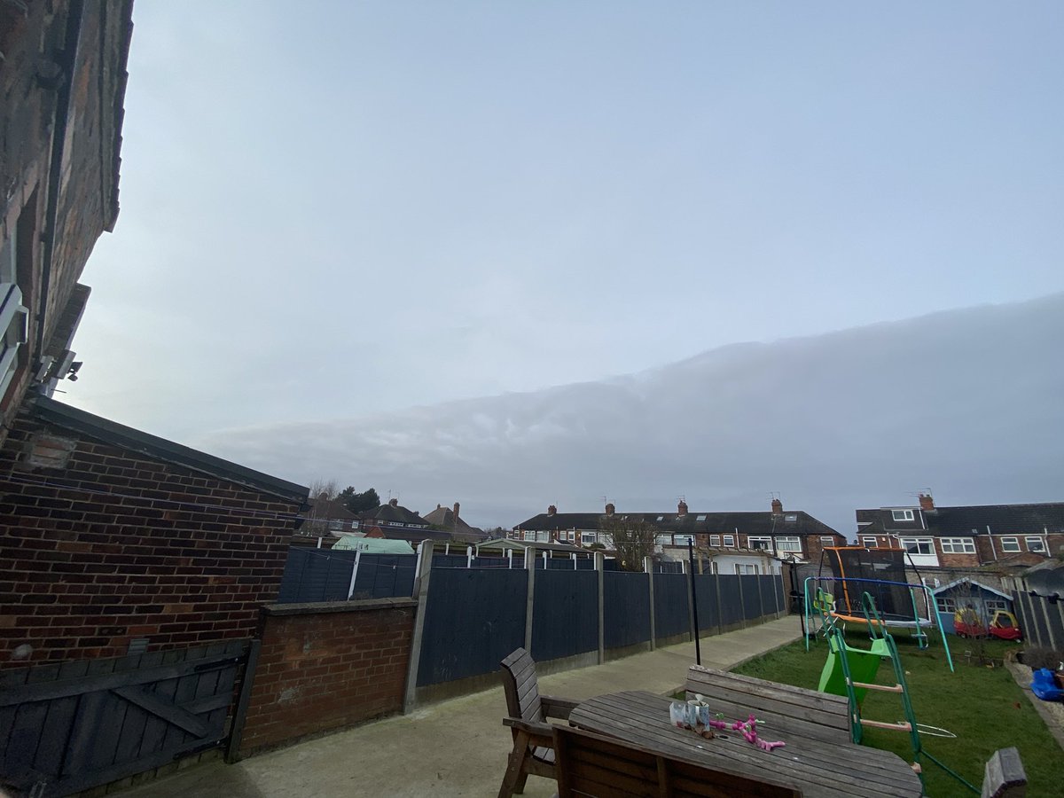 ricksymons's tweet image. Ok then @Hudsonweather @peter_levy &amp;amp; @looknorthBBC care to explain this unusual cloud formation this morning?
