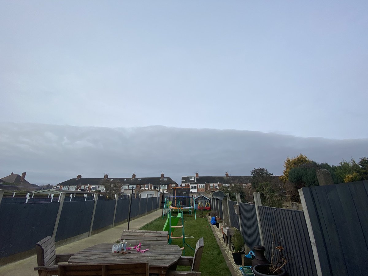 ricksymons's tweet image. Ok then @Hudsonweather @peter_levy &amp;amp; @looknorthBBC care to explain this unusual cloud formation this morning?