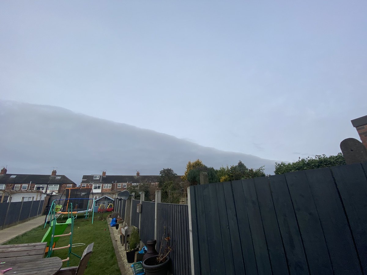 ricksymons's tweet image. Ok then @Hudsonweather @peter_levy &amp;amp; @looknorthBBC care to explain this unusual cloud formation this morning?
