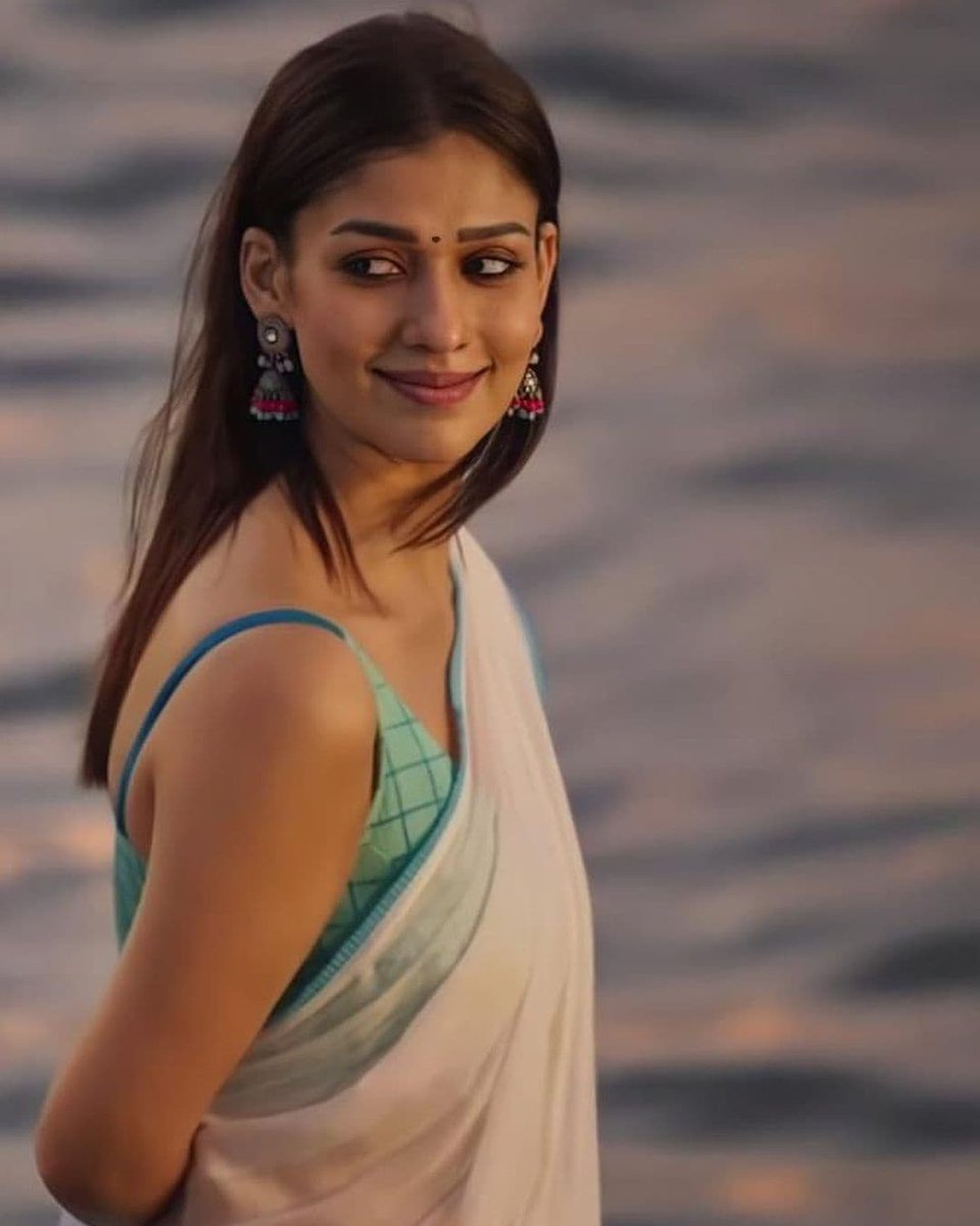 CineGalaxy's tweet photo. Nayanthara❤️
#Nayanthara #nayantharafans https://t.co/r1wWYfgJCo