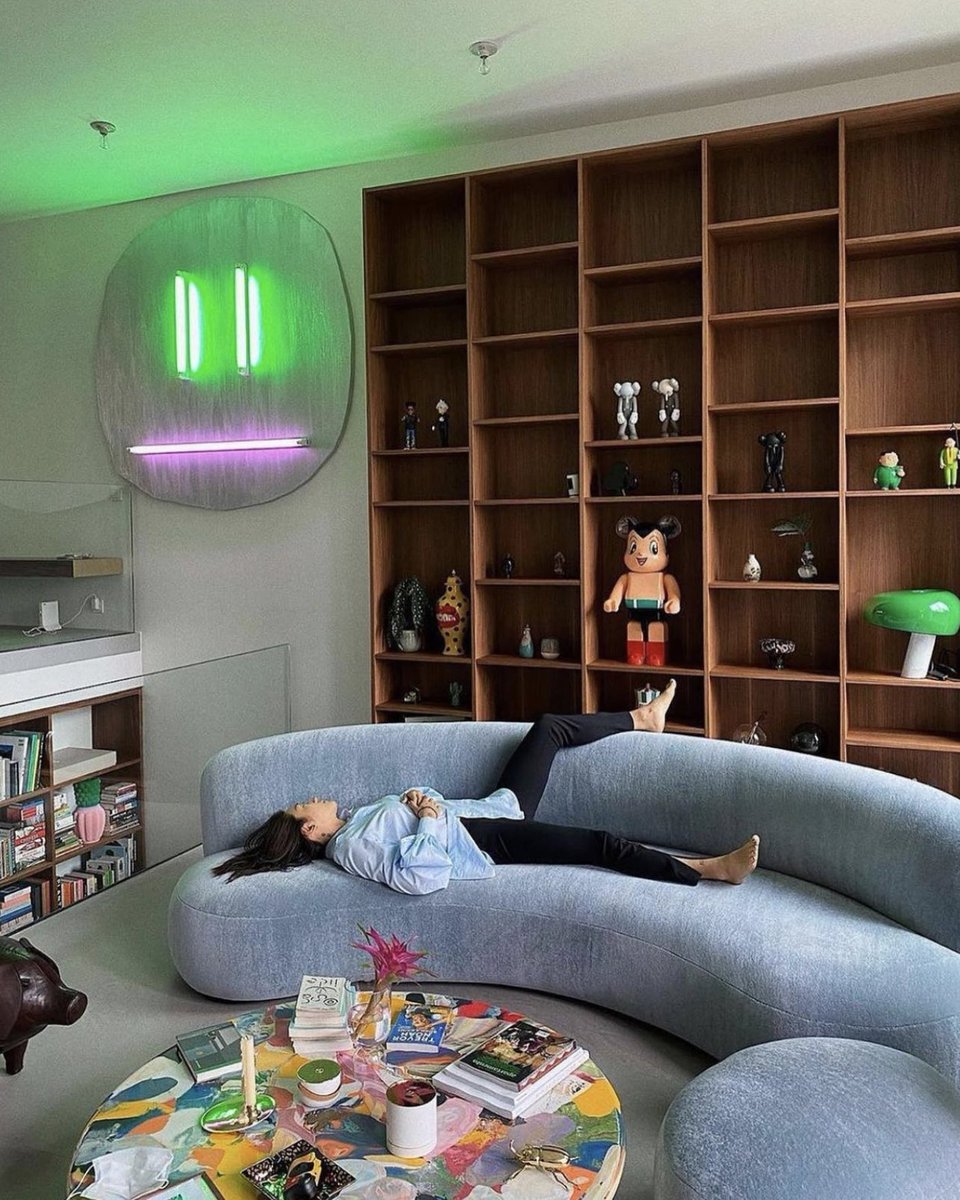 StreetFashion01's tweet photo. INSIDE: Peggy Gou’s Berlin Crib!🖤 https://t.co/wn92vuj09C