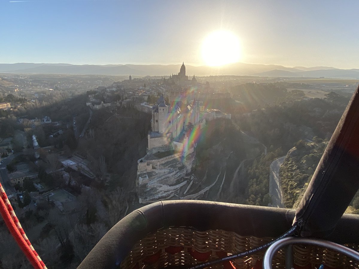 paseosenglobo's tweet photo. Increíble meteo esta mañana para volar con el #globoremax en #Segovia #worldheritagecity Este finde seguirá así de favorable. Anímate!

#airelibre🍃 #plazaslimitadas #remaxballoon #aerodifusion #paseosenglobo https://t.co/SFSJTlbF8P https://t.co/kQ6VLcLPwR