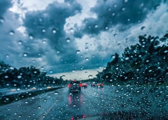 Practicavial's tweet image. Lluvia, viento, hielo... ⛈  ¿Sabes cómo debes #conducir en invierno?

✅  ¡Evita sustos con los consejos de #PracticaVial para circular en condiciones meteorológicas complicadas!
✅  Más info➡️ bit.ly/3KKt5ex