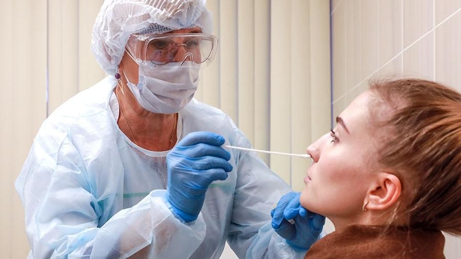 ОХУ-д 2 өдөр дараалан COVID-19-ийн тохиолдлын дээд амжилт тогтоов

Өнгөрсөн хоногт ОХУ-д COVID-19 коронавирусын халдварын 98 040 шинэ тохиолдол илэрэв. Энэ нь тахлын эхэн үеэс хойших шинэ дээд үзүүлэлт юм; 1 өдрийн өмнө ОХУ-д 88 816 тохиолдол илэрсэн байна.