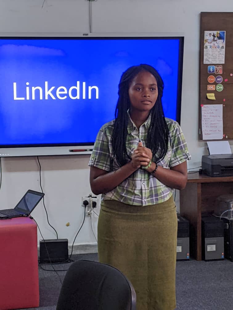 Y4CLab's tweet photo. Miss Evelyn Rujuguru as she shares with us LinkedIn tips during our Kijiweni session today.
As a youth in today's world you should expose and engage yourself in different community building activities,
Don't miss our next session
#unicefTanzania #coict https://t.co/QSyDATWCGK