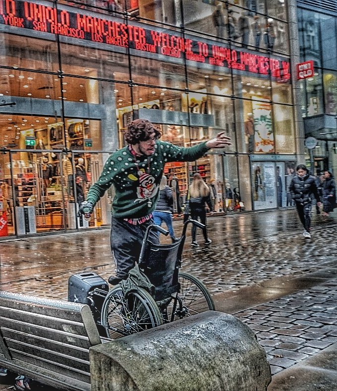 Antics on Market St.

#manchesterboys #marketstreet #citycentre #streetphoto #streetphotography #photoedit #sonya6300