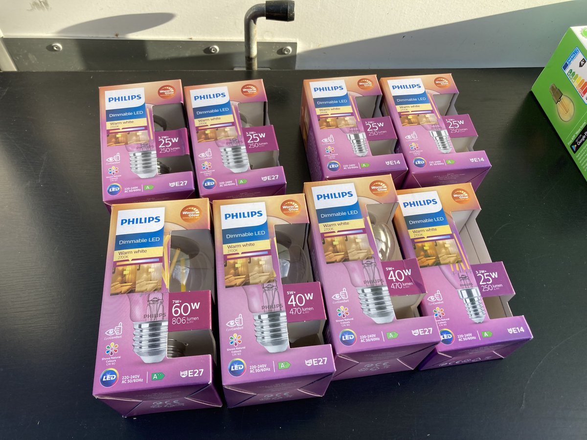 De roadshow met energie besparingsproducten is weer in de <a href="/gem_leiderdorp/">Gemeente Leiderdorp</a> GRATIS af te halen dozen met led lampen, stekkerdozen, tochtstrips en radiator folie. Vandaag Laan van Berendrecht, morgen marktplein Winkelhof