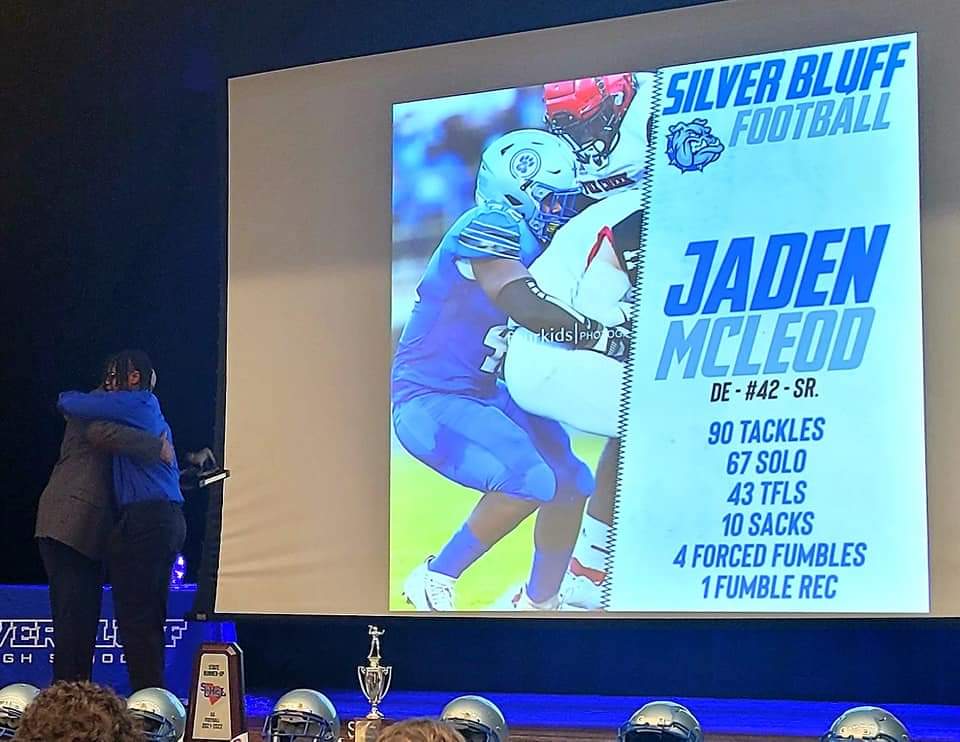 JadenMcleod5's tweet photo. Great way to end my career with @SilverBluffFB. The journey was a process and worth every minute of it to reach sucess. Honored and blessed to receive these awards. Thank you to everyone coaches &amp; family. (Region DPOY, All-State, Bad Dog Award)
@bigneal51
@G_Yeldell7 @DBryant18 https://t.co/jKGkAVGrY0