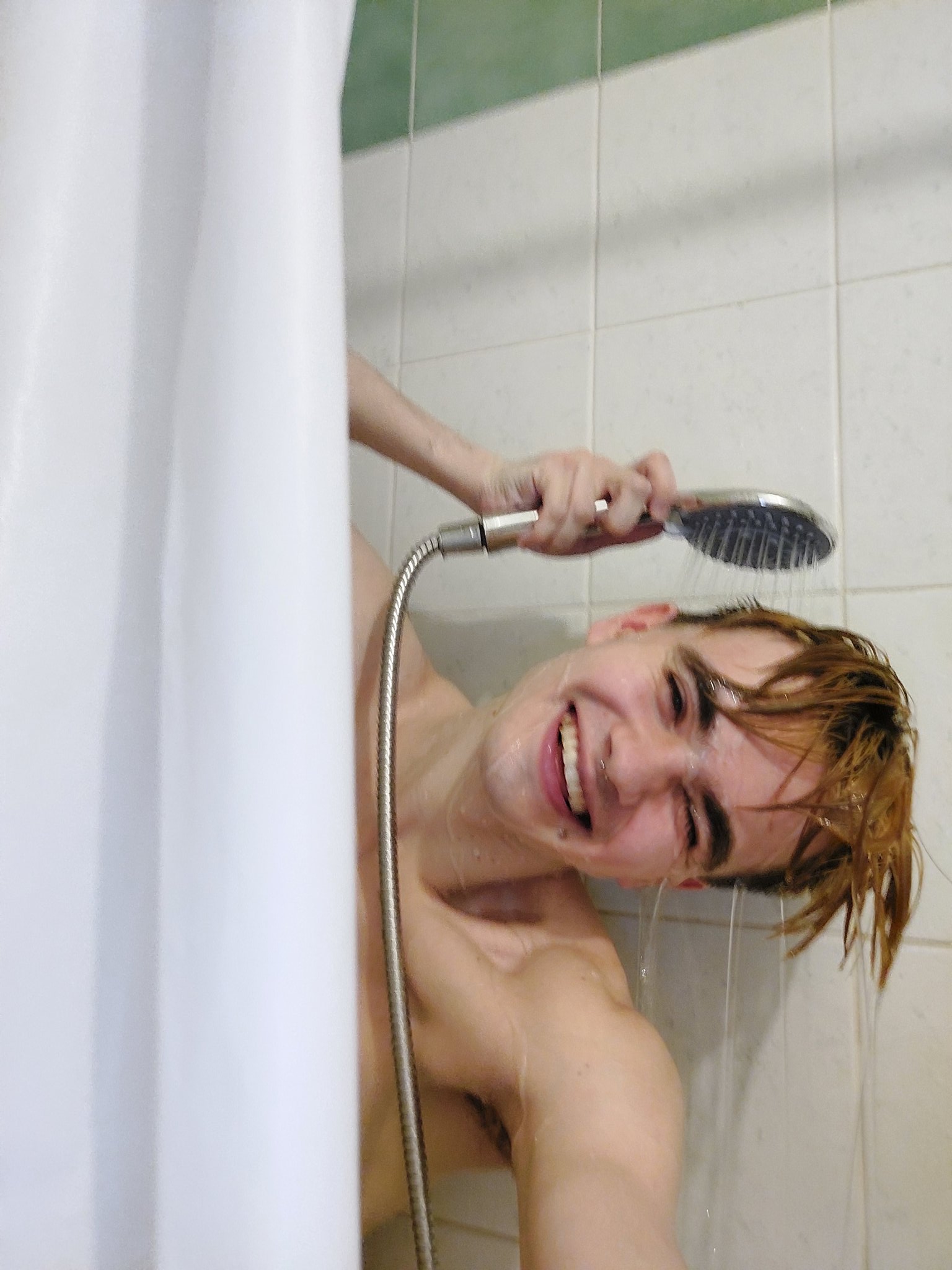 Who wants to get fun with me in shower?🚿😁 https://t.co/i38aqGWNjU