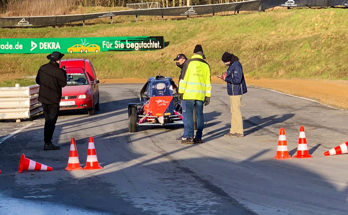 RallyeTeamSpain's tweet photo. Después de las 3️⃣ pasadas que ha completado al trazado de hoy, @sergiperezbe ha obtenido la 🥈 posición final del Grupo B, clasificándose automáticamente ☺️ para las eliminatorias de mañana.

¡Buen trabajo, ‘Junior’! 🙌

#RTS #TuFederación #ESPasión 🇪🇸 https://t.co/LDKFVMcbBW