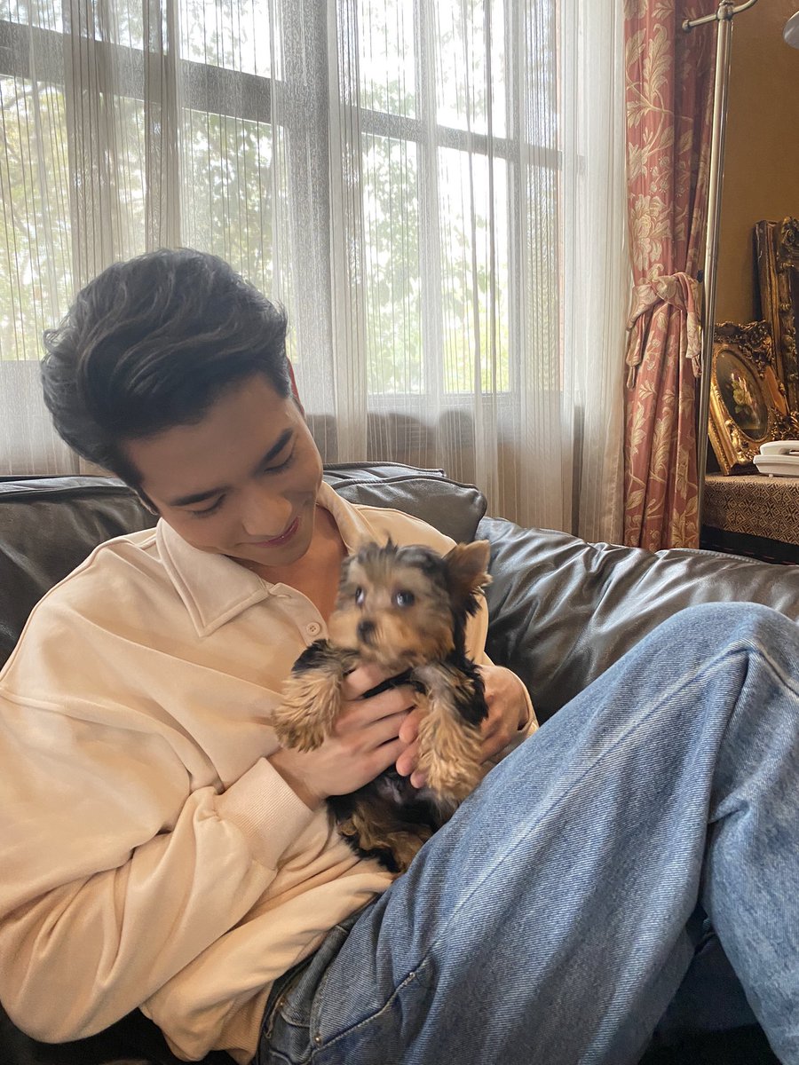 BLNesan's tweet photo. With uncle Tommy/ With uncle Kaccha
#ROSEinDAHOUSE #BEMYBOYFRIENDS2 #tommysittichok #Kaccha https://t.co/VTo4xNm6Td
