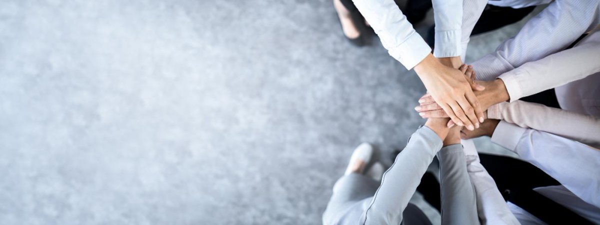 El #líder es la autoridad conseguida por una trayectoria ejemplar que es seguida por una mayoría, influyendo de buena manera en materia laboral, psicológica e intelectual. Una #persona que motive, influya y comunique de manera #asertiva a sus empleados marca la diferencia.