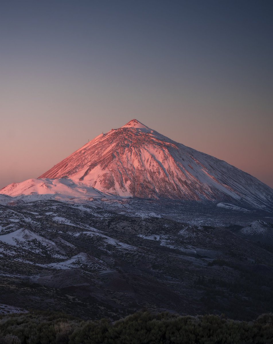 Imanolzuaznabar's tweet photo. Así se despertaba hoy el Teide tras la última nevada. https://t.co/oDJqhIZZ1q