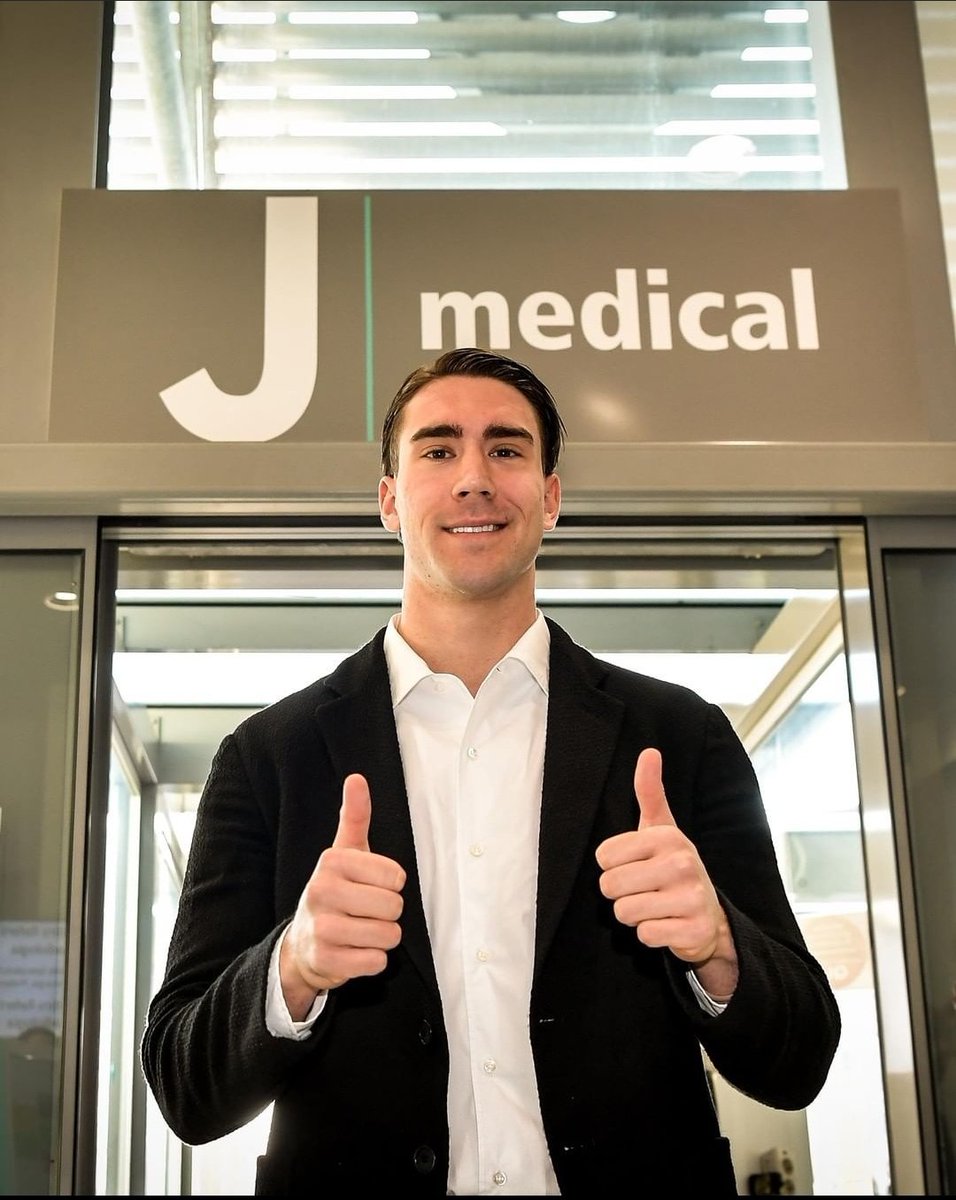 AlePerryJu's tweet photo. Benvenuto⚪⚫ #Vlahovic #Juventus https://t.co/J3ujXh0iDc