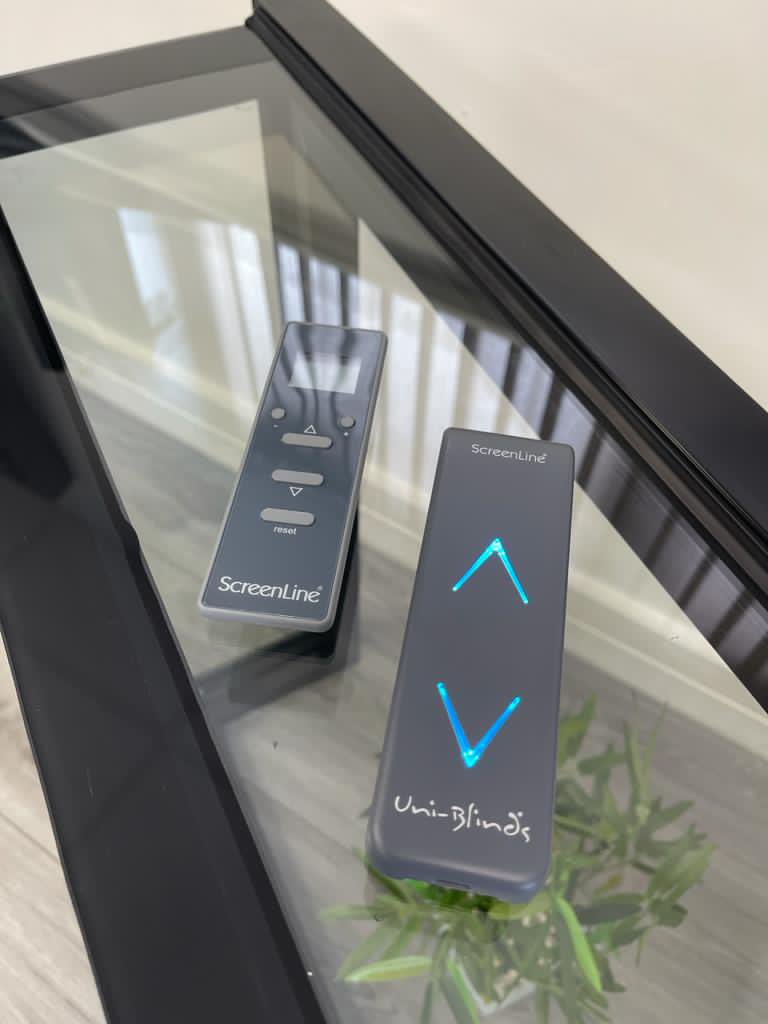 BlindsInGlass's tweet image. W Smart battery operated, solar charged #uniblindsinglass come with peace of mind that it’s been rigorously tested before you install in in your home 

#GoBiGG #screenline