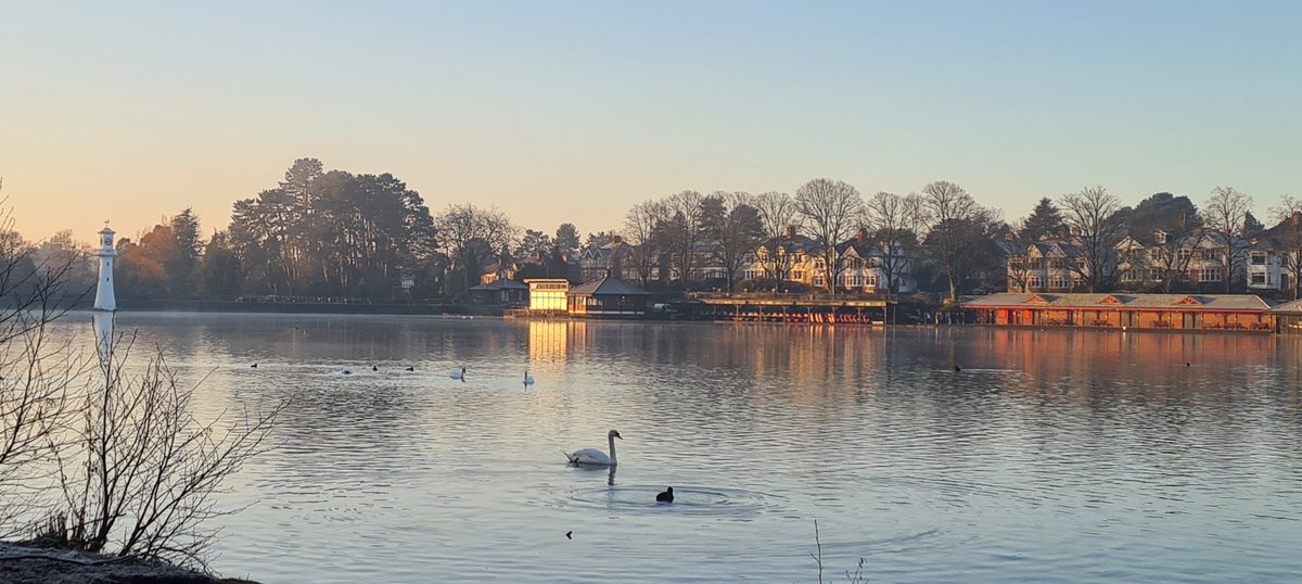 chrissoalarch8's tweet image. Bit dreary on my early morning walk before WFH @info_specific today. Sharp contrast to last Friday's early morning #SolarSnaps