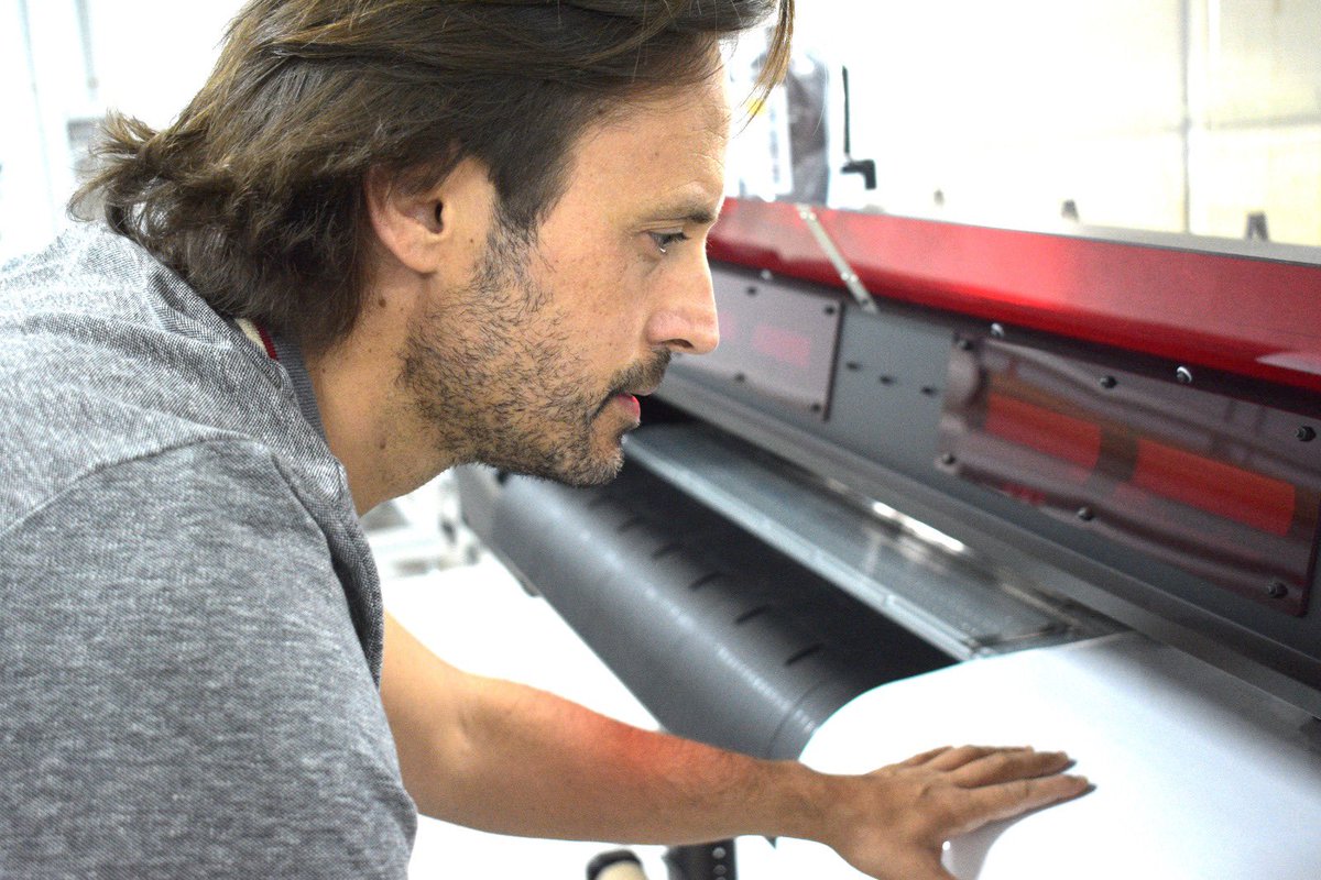 Continuamos presentando a los miembros de nuestra familia.
Verlo por las mañanas es contagio seguro  de alegría.
Gracias Juan Pedro por demostrar día a día tu pasión por este trabajo, estamos orgullosos de que formes parte de esta gran familia.
blancaimpresores.com