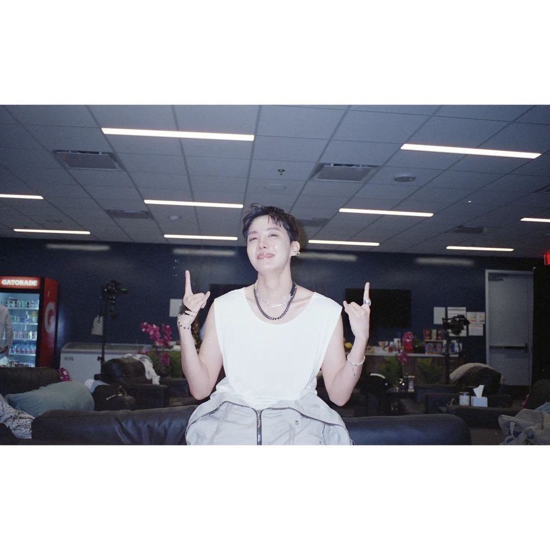 btsinthemoment's tweet photo. [uarmyhope] instagram post 

🐿 film 3 
ㄴ 🐿 sorry for @/thv and @/agustd 😢❤️ https://t.co/isFopxiAmf