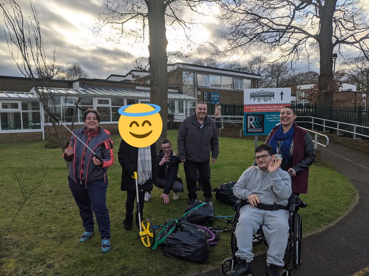 RivermeadEPR's tweet photo. EPR staff and learners went litter picking this afternoon. We picked 4 bags of litter and walked 1.5km. Brilliant effort from everyone. @RivermeadSchool @PartnershipRM https://t.co/ttf0L7BEmU