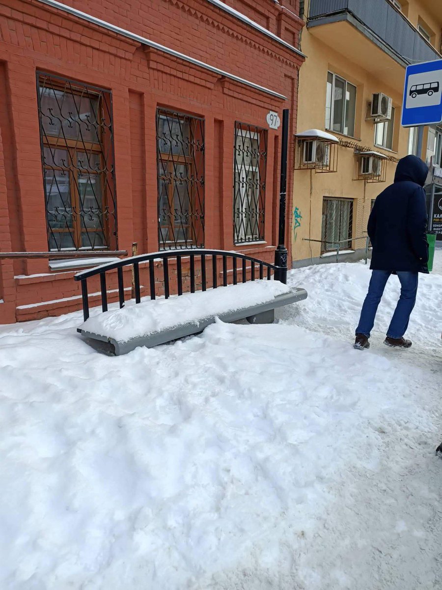 Уважаемые <a href="/MP_Blago63/">МП Благоустройство</a> <a href="/DepGorHozSamara/">Департамент ГХиЭ</a> жители Самарского района жалуются на заснеженные тротуар и улицу Фрунзе по нечетной стороне. Проинформируйте пожалуйста когда будет организована работа по очистке снега.