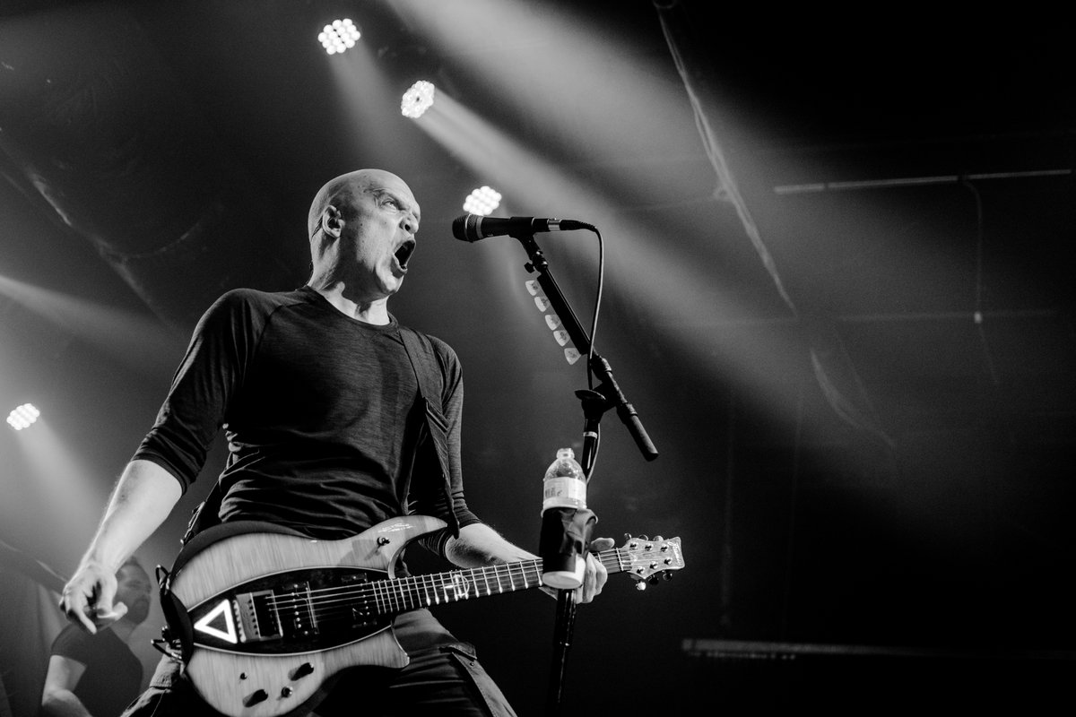 WarwickFramus's tweet image. Devin Townsend
@dvntownsend 
Epic with his Framus Stormbender Signature

📷Barry Adkins
#Framus #Stormbender #Guitar #Hero