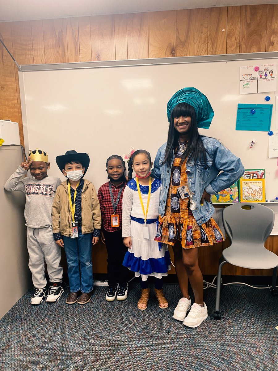 MrsAgbobock's tweet photo. I ❤️ @HorneElementary gives us a chance to celebrate US! #Diversity Multi Cultural Day 🇯🇲🇨🇲🇺🇸🇲🇽🇮🇪🇭🇳🇨🇴 https://t.co/zwquCpjWgn