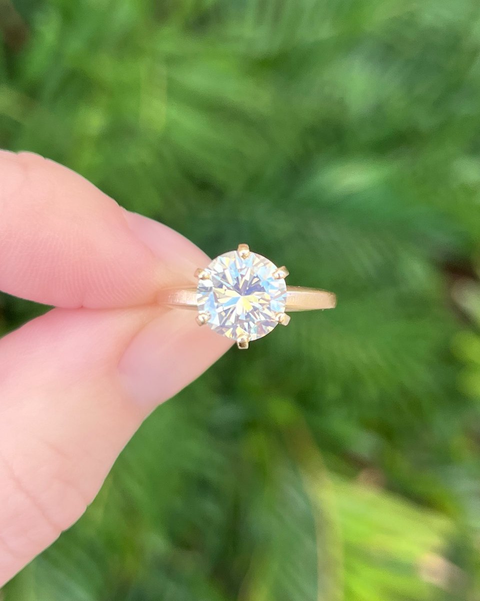 Satin yellow gold engagement ring from Diamonds Direct 😍💎

#DiamondsDirect #StPetersburgFL
