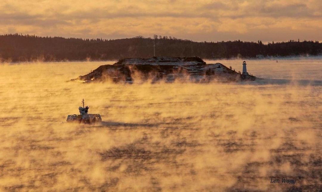 Able_Engineers's tweet photo. Heading into the weekend with a beautiful pic of the sea smoke at dawn in Halifax harbour with George’s Island and one of the harbour ferries
from @lenwagg_photo — on Instagram. #seasmoke #sunrise #lovewherewelive #ableengineering https://t.co/t6kewI62MF