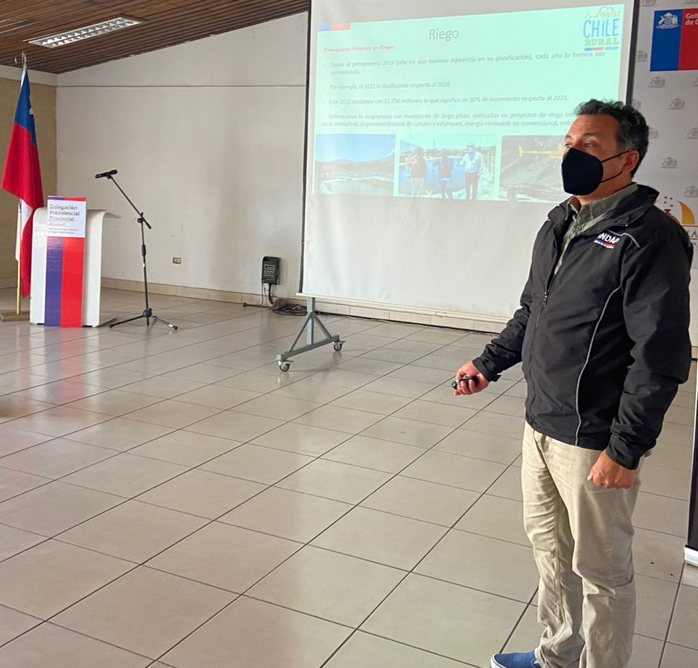 Indap_coquimbo's tweet photo. En @indap_coquimbo tenemos abiertos concursos de3⃣programas de #Riego💧

Jefe de Operaciones @crimalv participa en #Ovalle de reunión donde detalla las postulaciones a🟢Prog de Riego y Drenaje Intrapredial(PRI)🟢Prog de Riego Asociativo(PRA)🟢Prog de Obras Menores de Riego(PROMR) https://t.co/OBmtE3g9tY