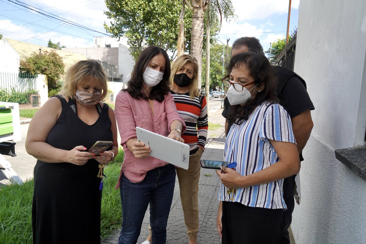 soledadmartinez's tweet photo. Estuvimos en Villa Adelina en la instalación de nuevas cámaras de seguridad, que fue posible gracias al voto de los vecinos en el Presupuesto Participativo 2021 y se suman a las 2.000 ya instaladas. https://t.co/yMWbj426Ma